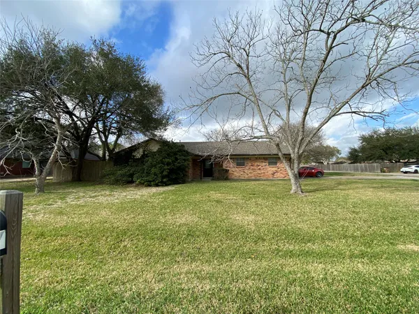 $255,000 | 4717 33rd Street East, Dickinson, TX 77539