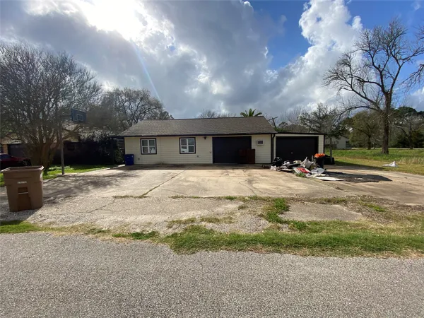 $255,000 | 4717 33rd Street East, Dickinson, TX 77539