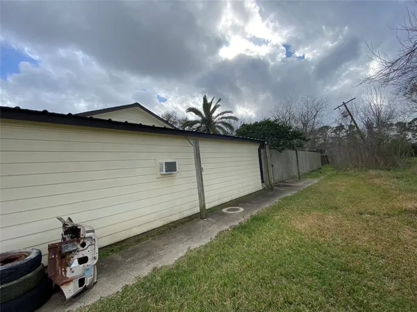 $255,000 | 4717 33rd Street East, Dickinson, TX 77539