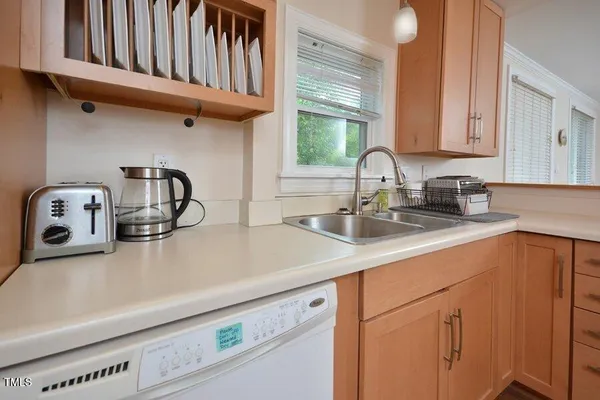 $2,100 | 812 West Knox Street, Durham, NC 27701