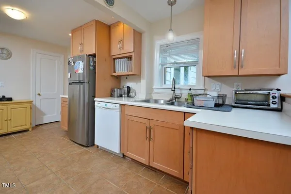 $2,100 | 812 West Knox Street, Durham, NC 27701