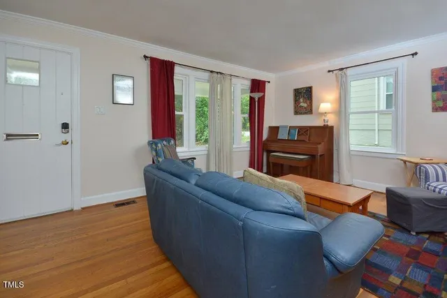 $2,100 | 812 West Knox Street, Durham, NC 27701