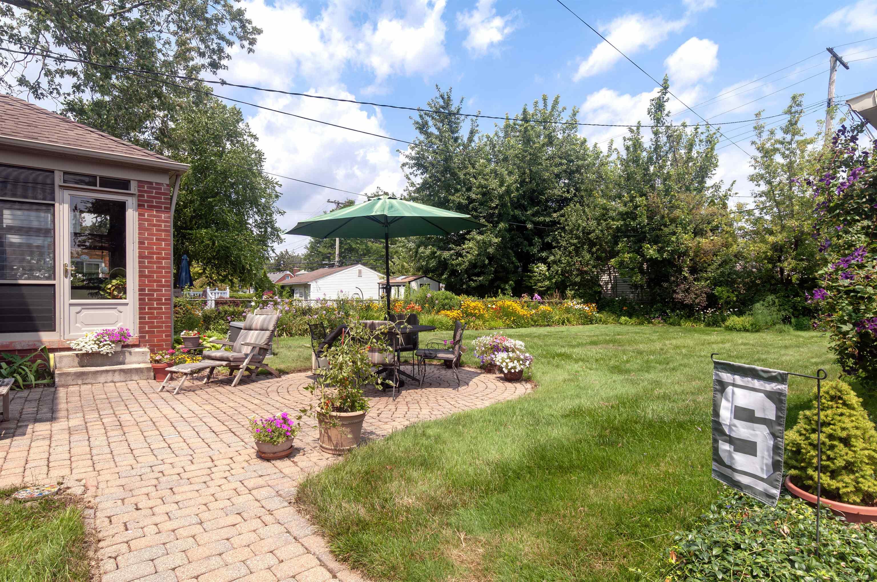 1636 Hawthorne Road Grosse Pointe, MI 48236 - Photo 32 of 41 50149731-27d72988-5dd6-4d50-908d-e001f82e620e.JPG
