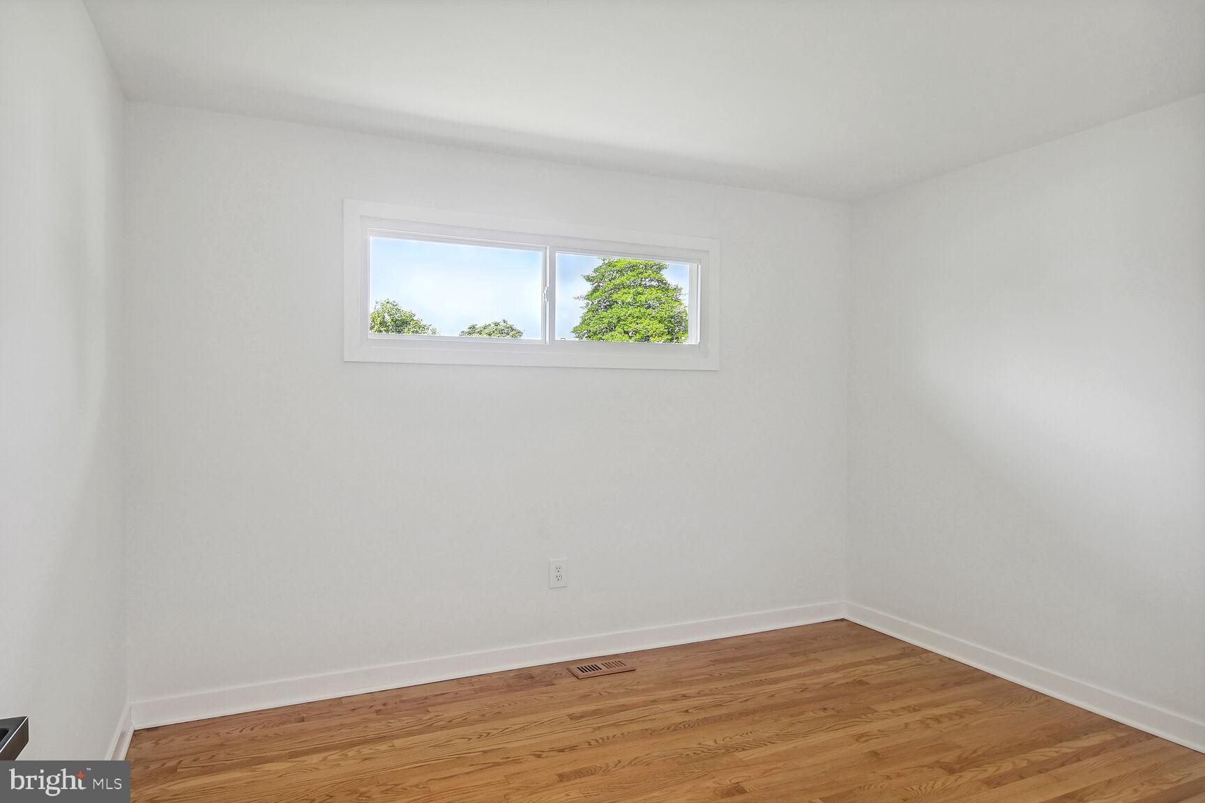 8468 Church Road Pasadena, MD 21122 - Photo 17 of 37 Middle bedroom facing rear of house