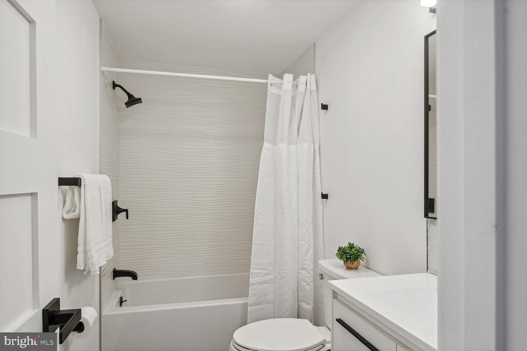 8468 Church Road Pasadena, MD 21122 - Photo 20 of 37 2nd full bath