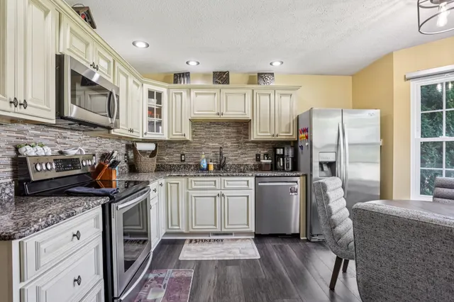 $424,500 | 1052 Shadowbrook Drive, Greenbrier, TN 37073