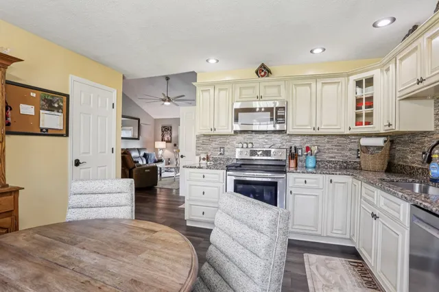 $424,500 | 1052 Shadowbrook Drive, Greenbrier, TN 37073