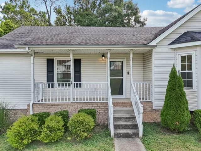 $424,500 | 1052 Shadowbrook Drive, Greenbrier, TN 37073