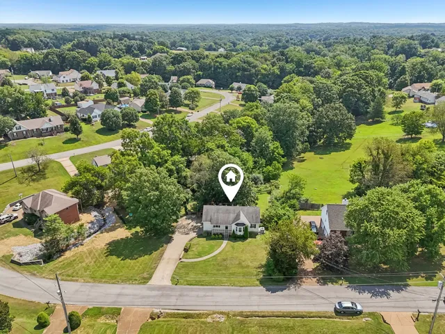 $424,500 | 1052 Shadowbrook Drive, Greenbrier, TN 37073