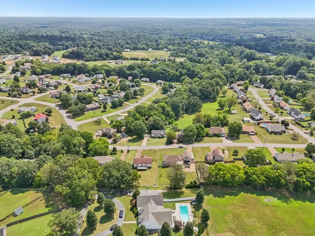 $424,500 | 1052 Shadowbrook Drive, Greenbrier, TN 37073