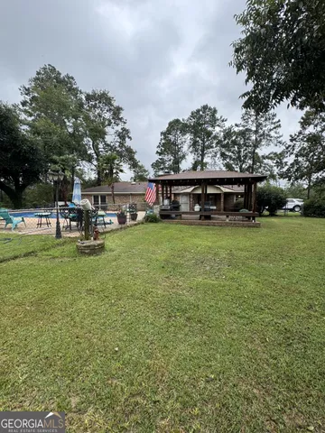 a view of a house with a big yard