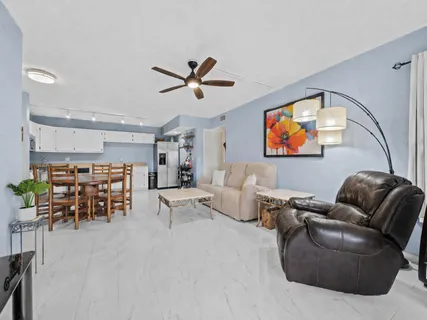 $239,999 | 13750 Oneida Drive, Unit E1, Delray Beach, FL 33446