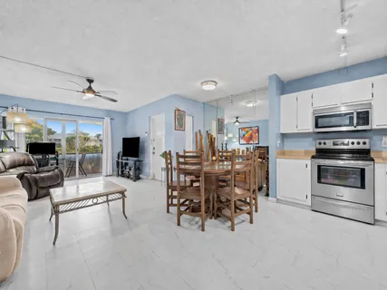 $239,999 | 13750 Oneida Drive, Unit E1, Delray Beach, FL 33446