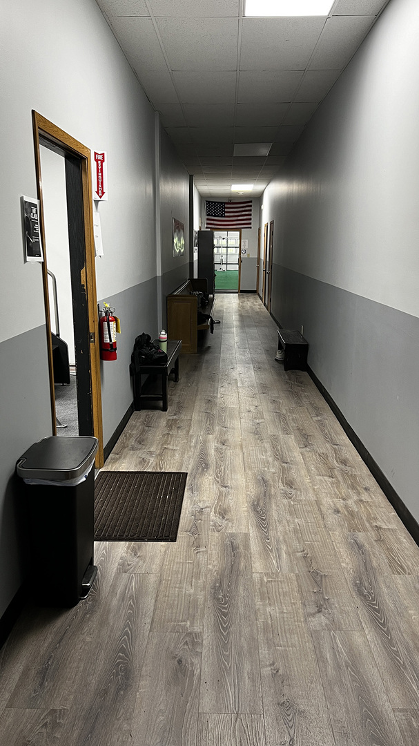 222 West Main Street Morrison, IL 61270 - Photo 13 of 21 a lobby with furniture and a mirror