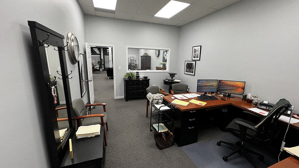 222 West Main Street Morrison, IL 61270 - Photo 9 of 21 a room with furniture a air conditioner and a window
