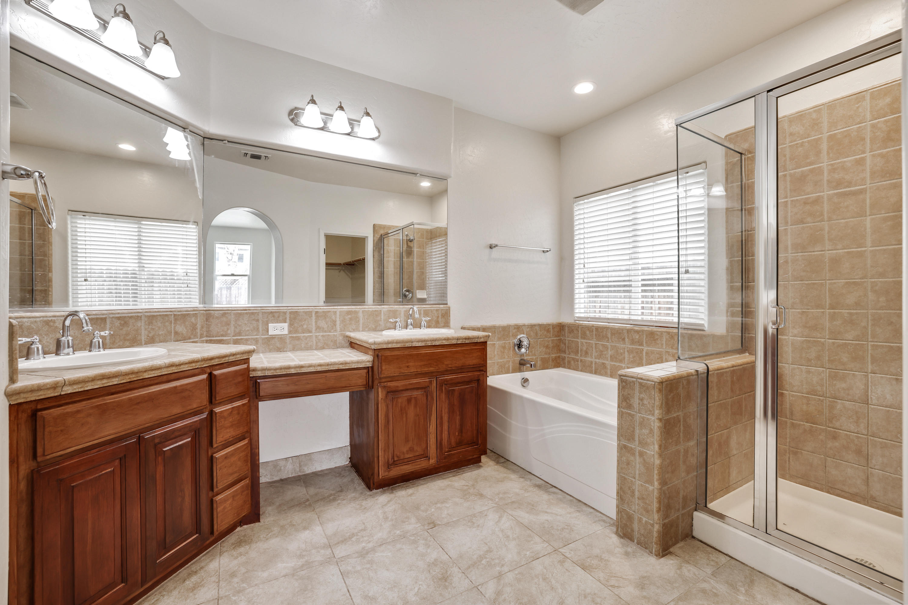 346 Martin Street Tulare, CA 93274 - Photo 3 of 33 d50a6639-d50a6641