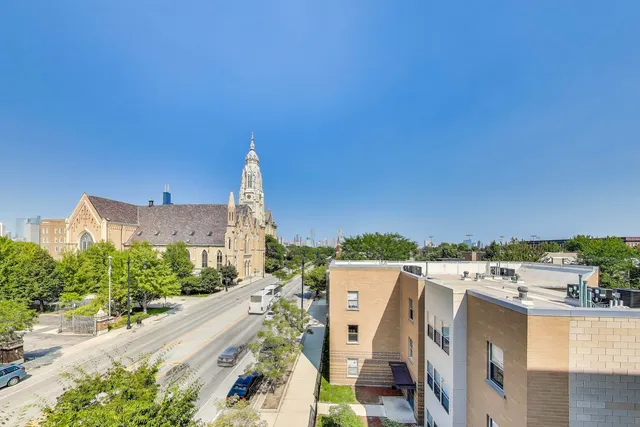 a picture of city view