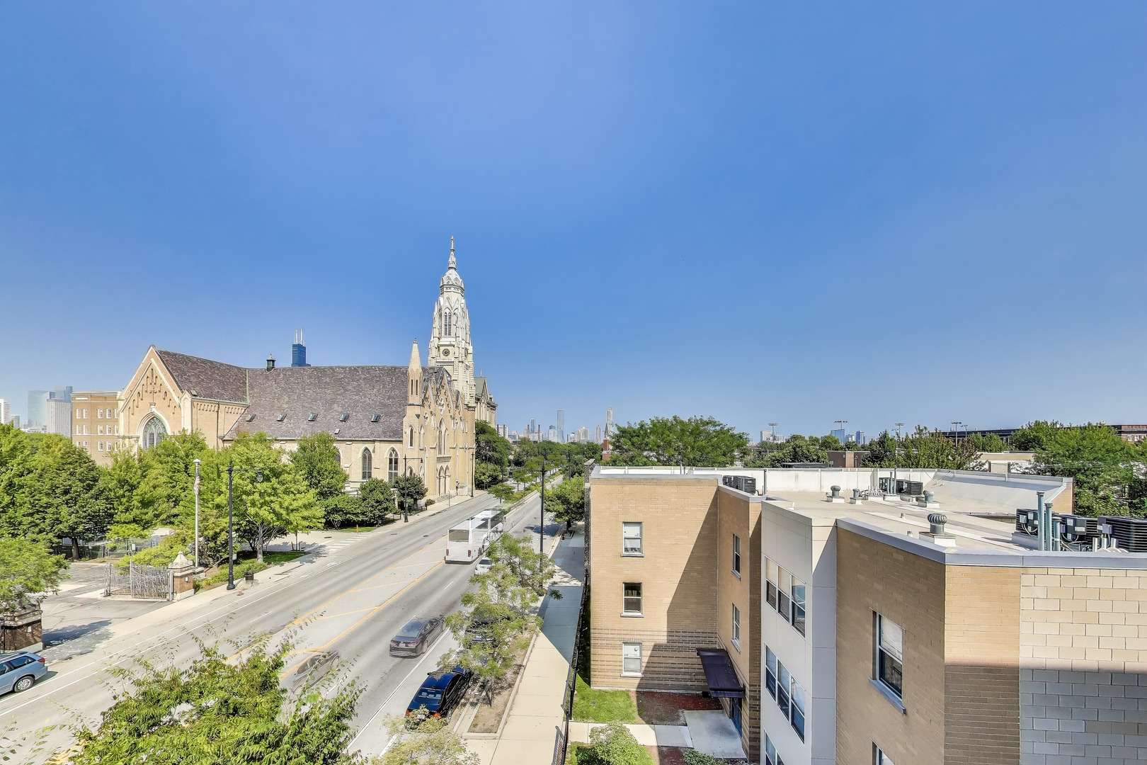 1155 West Roosevelt Road, Unit 412 Chicago, IL 60608 - Photo 15 of 31 a picture of city view