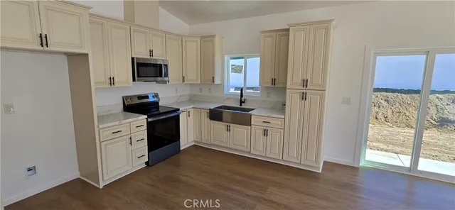 $900,000 | 237 East Prospect Street, Lake Elsinore, CA 92530