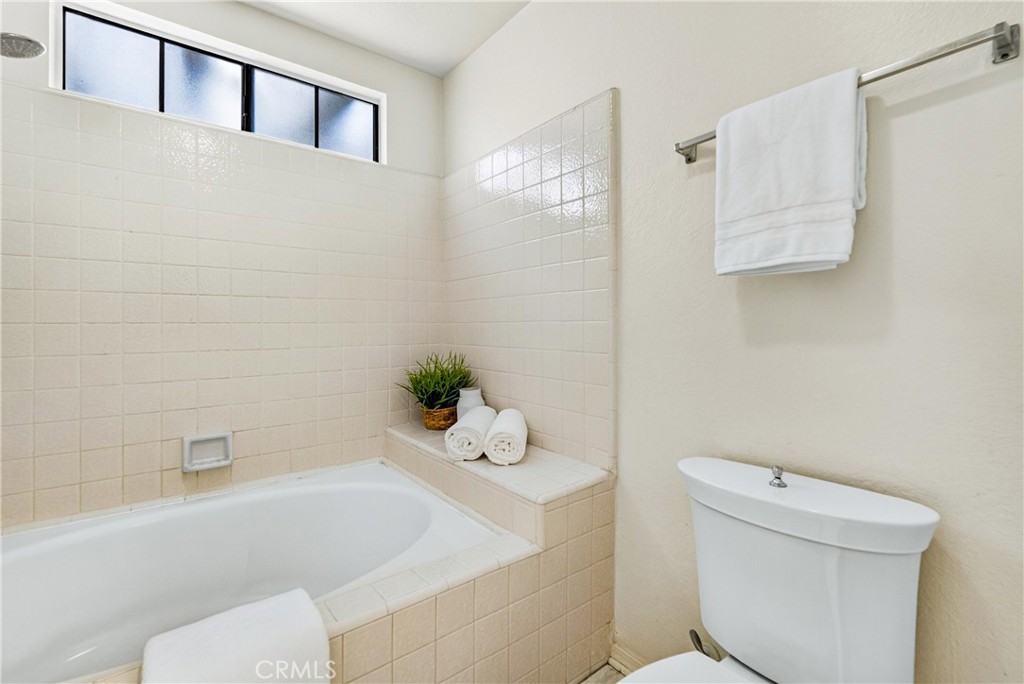 737 Congressional Road Simi Valley, CA 93065 - Photo 11 of 29 Gallery Image 11