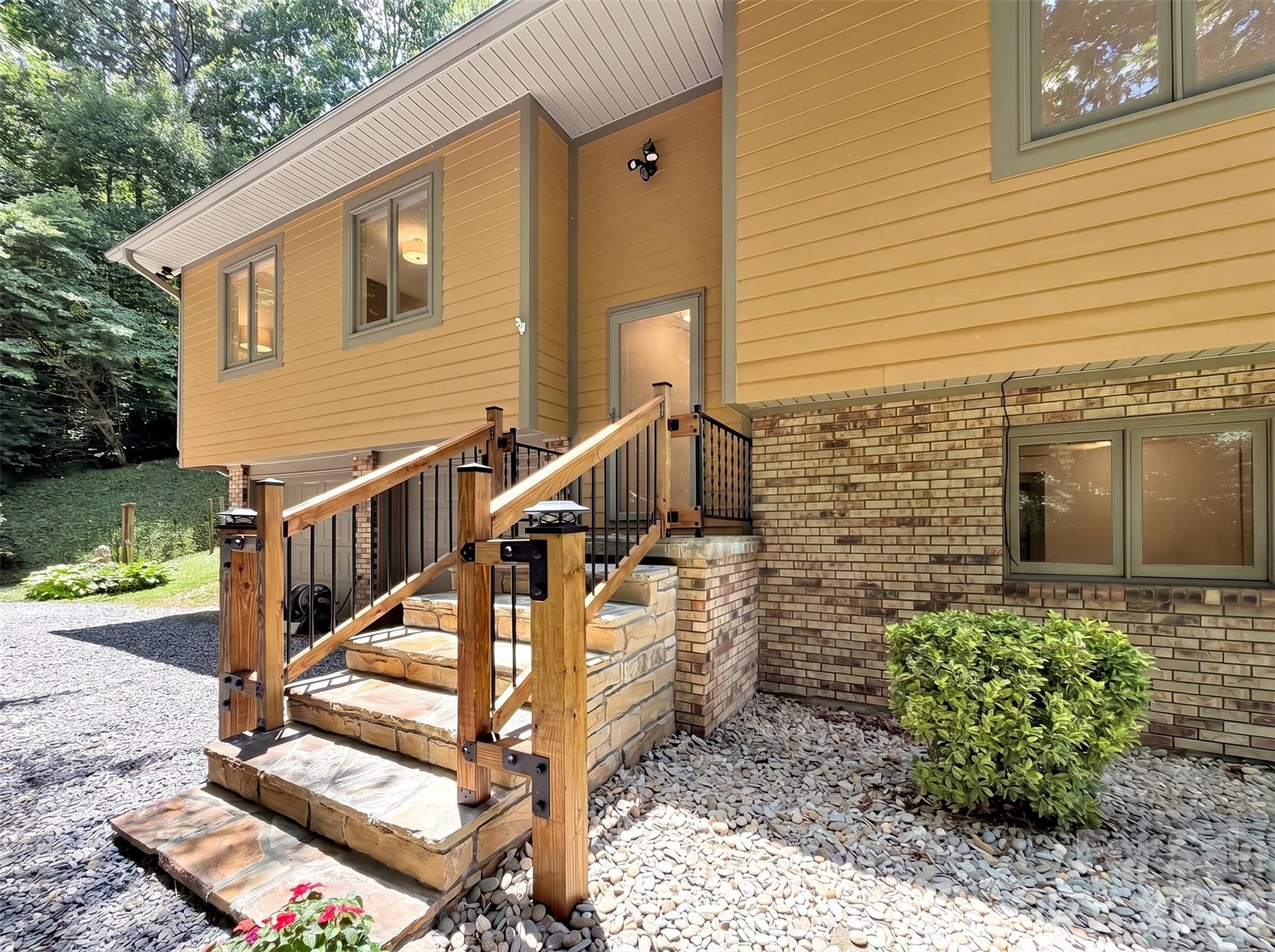 372 Shady Ridge Road Waynesville, NC 28785 - Photo 4 of 45