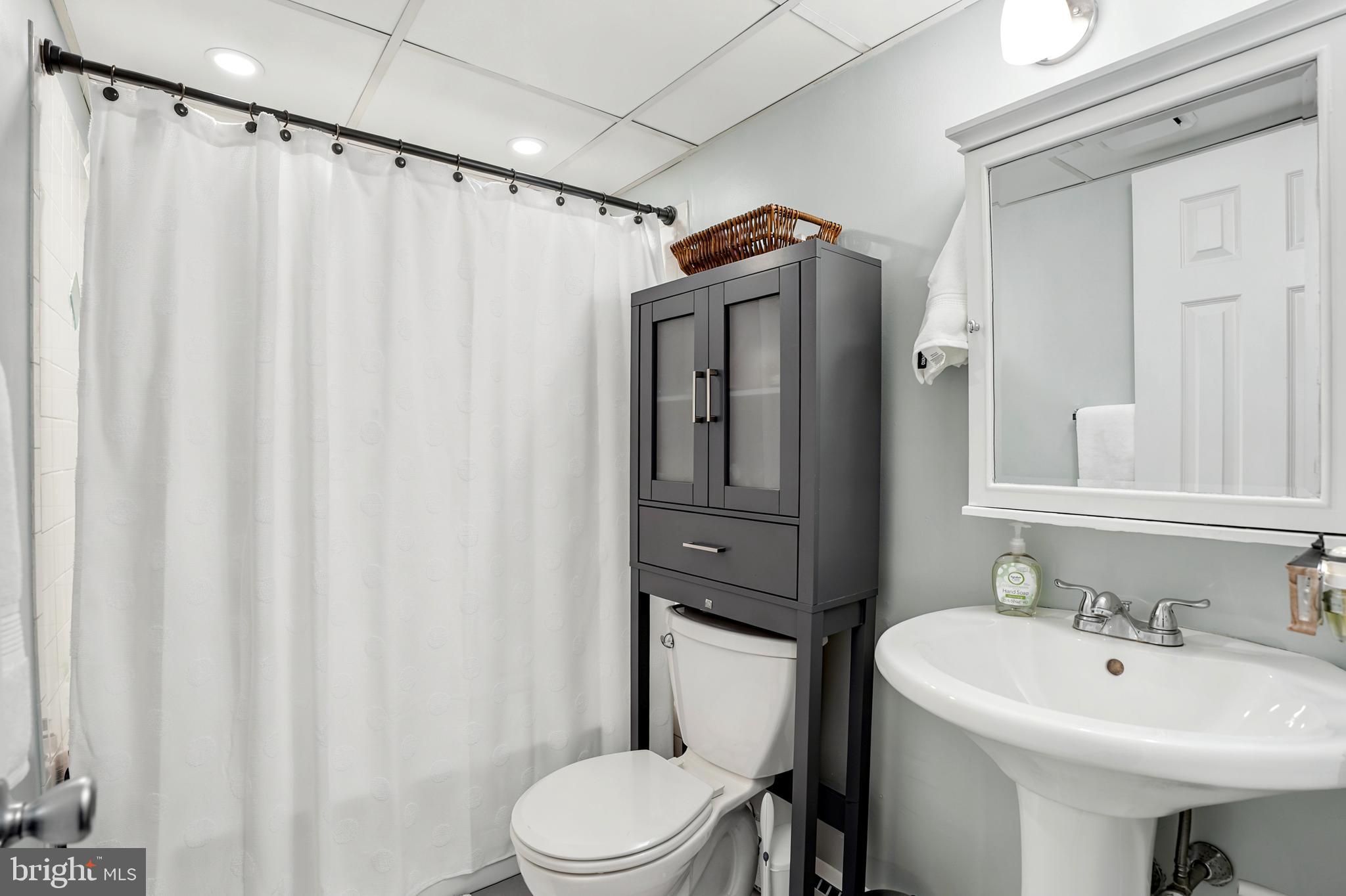 400 Glendale Road, Unit A22 Havertown, PA 19083 - Photo 11 of 17 updated ceramic tile bath