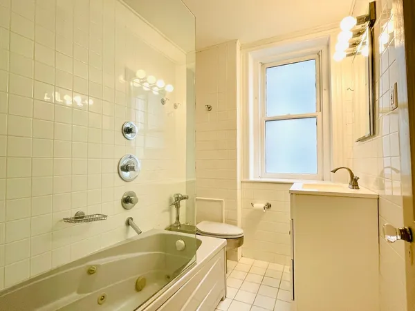 $3,450 | 1080 Beacon Street, Unit 2C, Brookline, MA 02446
