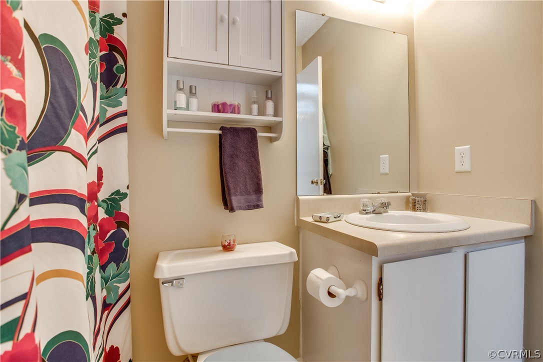 14208 Regatta Pointe Road Midlothian, VA 23112 - Photo 26 of 35 a bathroom with a sink and a mirror
