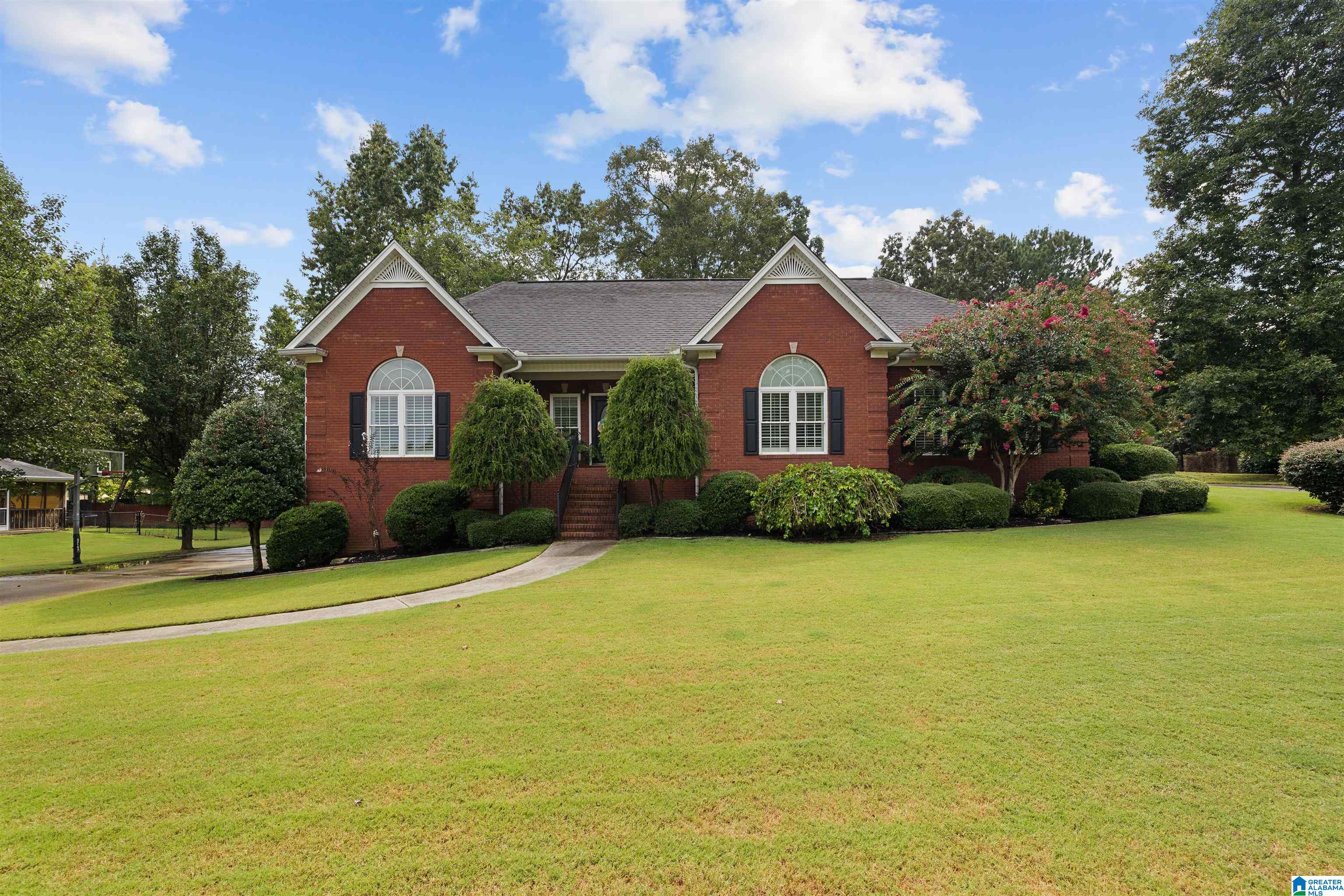 104 Azalea Trail Oneonta, AL 35121 - Photo 2 of 27