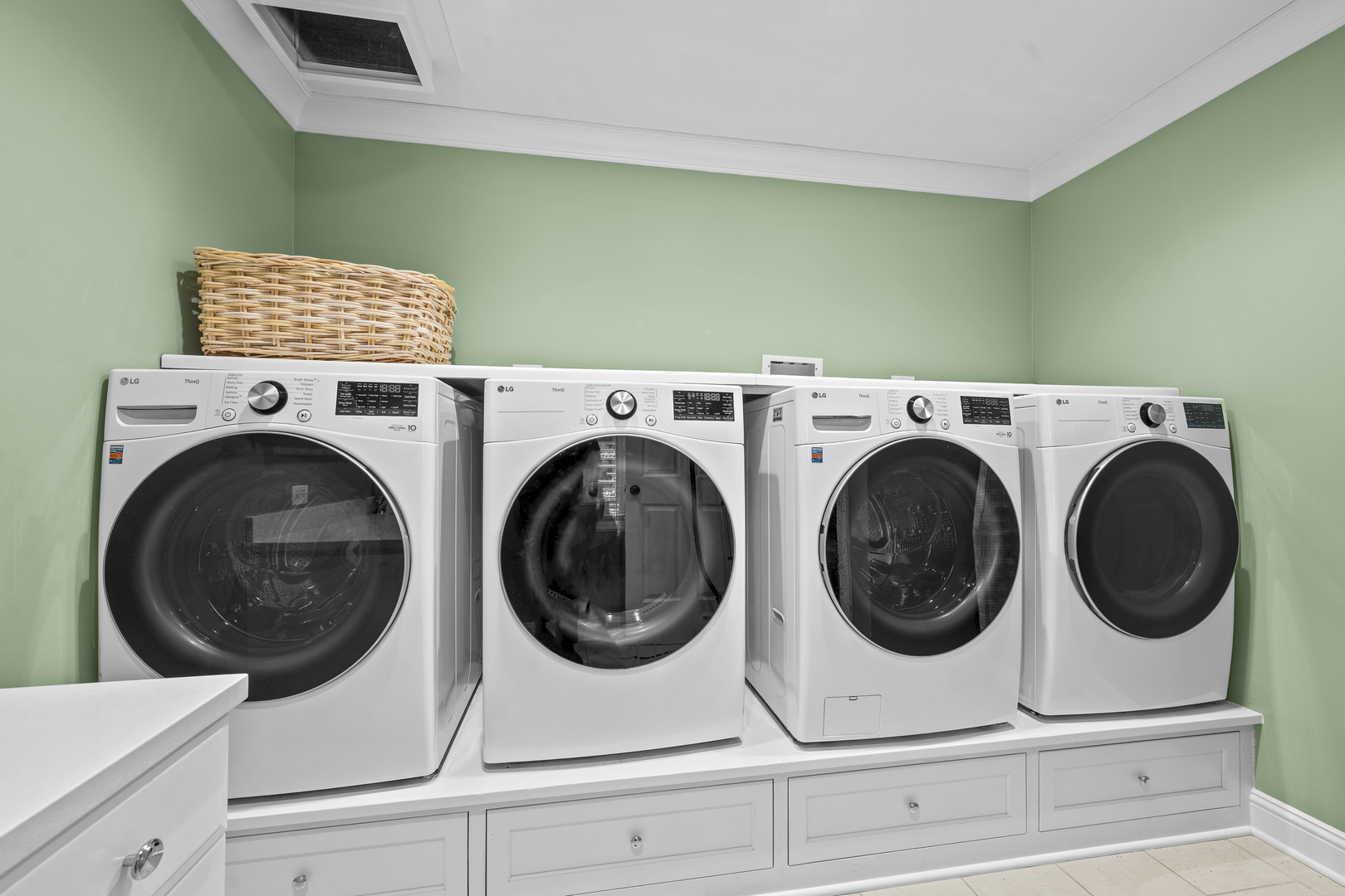 140 Birch Street Winnetka, IL 60093 - Photo 58 of 78 a utility room with dryer and washer