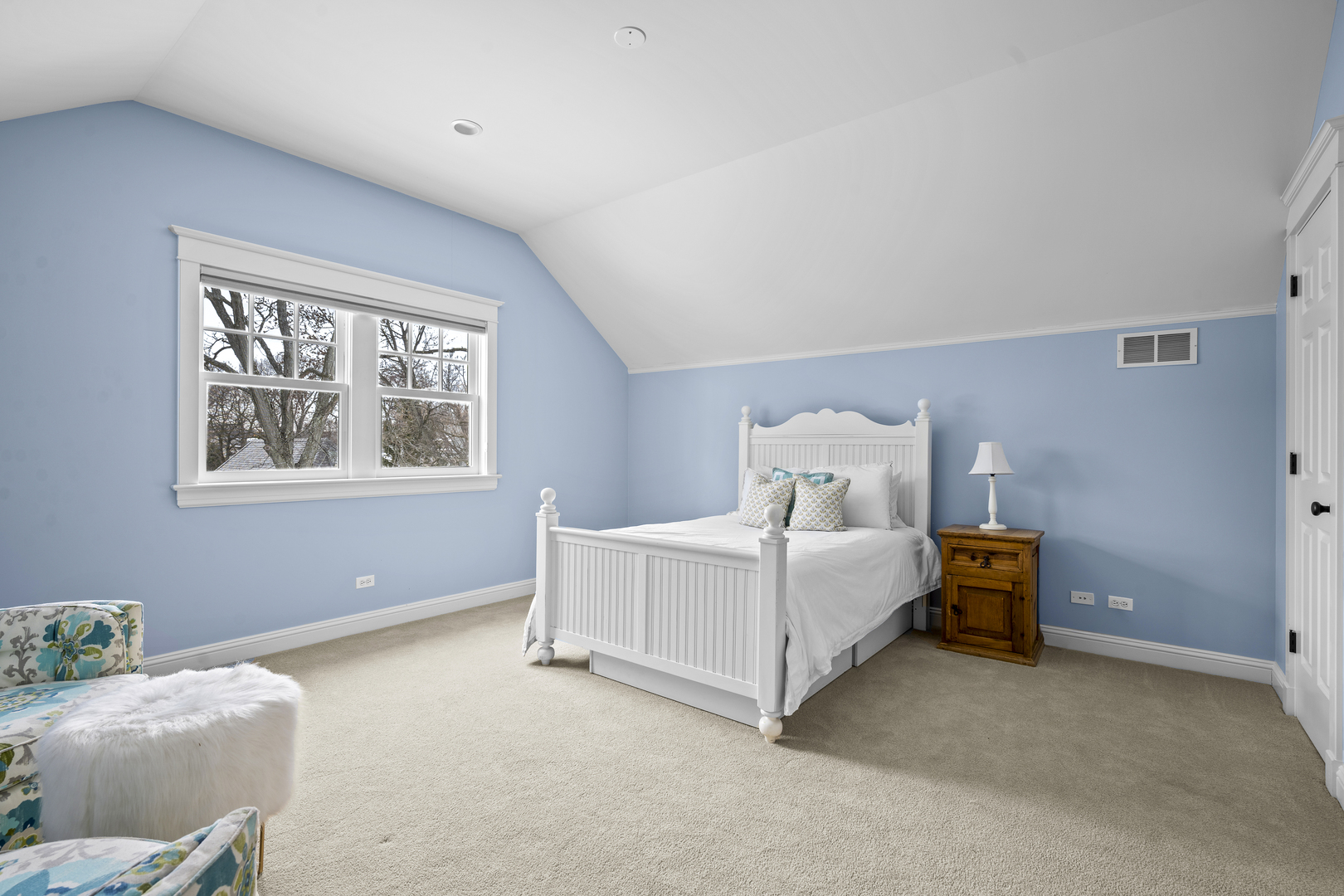 140 Birch Street Winnetka, IL 60093 - Photo 62 of 78 a spacious bedroom with a bed and window