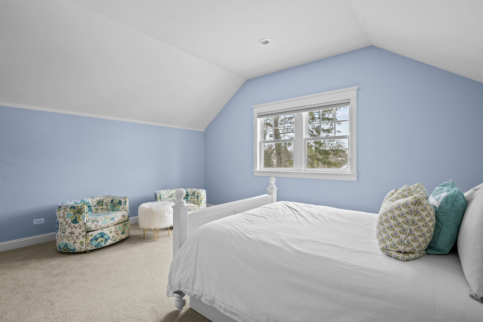 140 Birch Street Winnetka, IL 60093 - Photo 63 of 78 a bedroom with a bed and a window