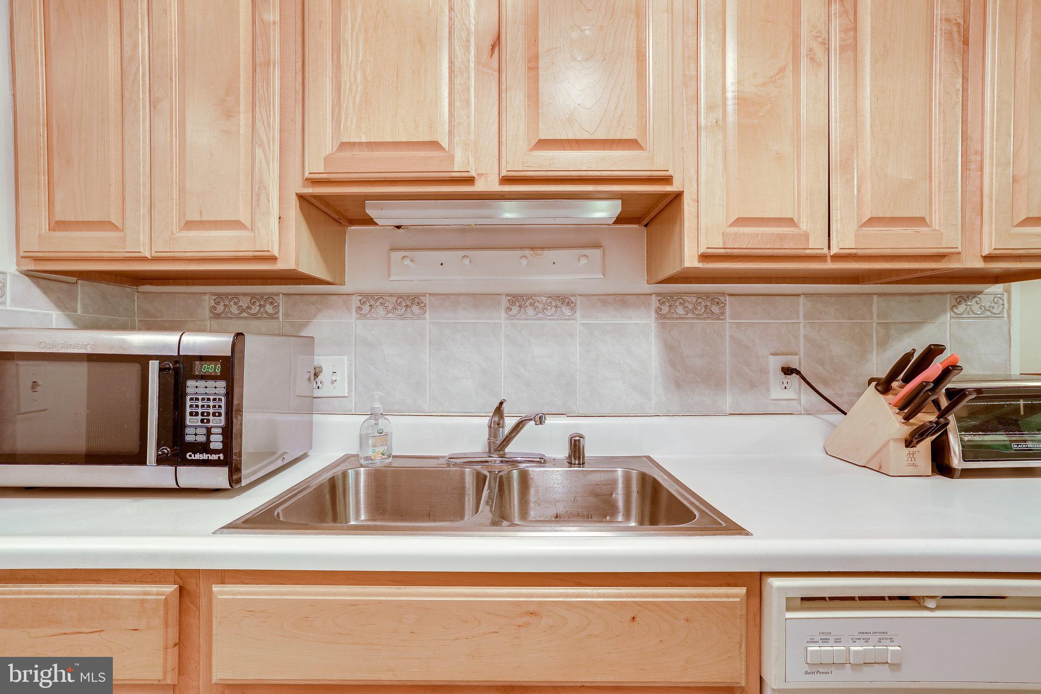 11621 Stoneview Square, Unit 22C Reston, VA 20191 - Photo 12 of 37 Eat in Kitchen