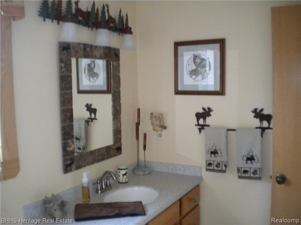 5543 King Road Howell, MI 48843 - Photo 24 of 30 Main floor full bath