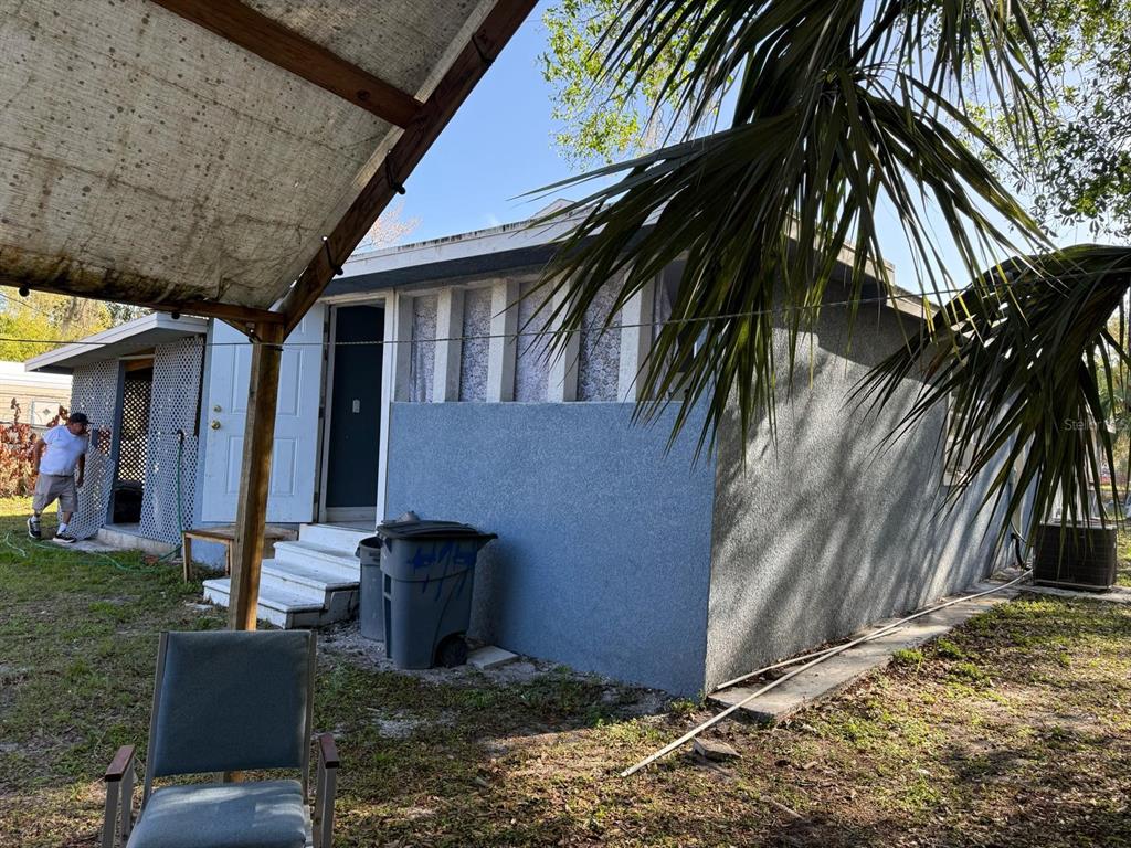 414 Spring Avenue Arcadia, FL 34266 - Photo 12 of 36 a backyard of a house with seating space