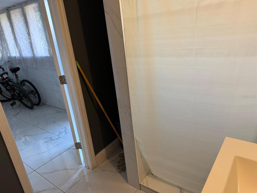 414 Spring Avenue Arcadia, FL 34266 - Photo 28 of 36 a view of walk in closet