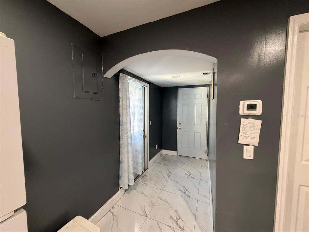 414 Spring Avenue Arcadia, FL 34266 - Photo 29 of 36 a view of hallway