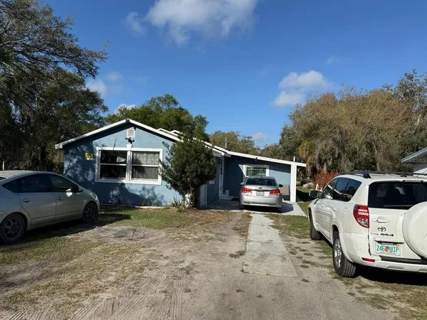 a view of a car in front of a house