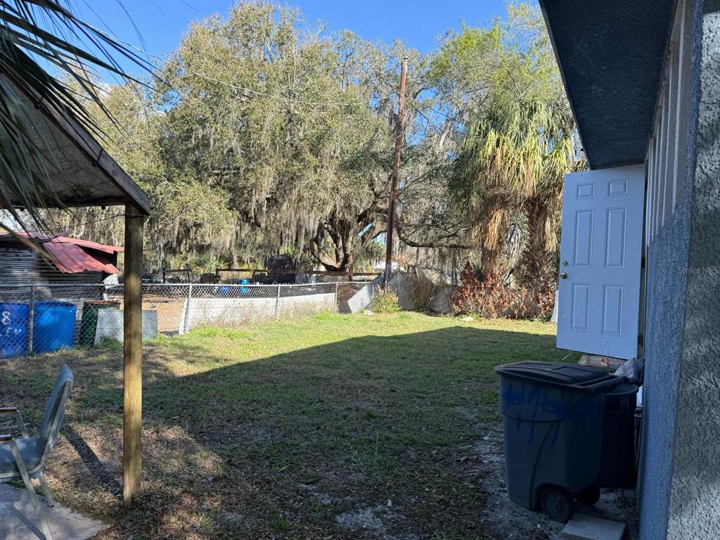 414 Spring Avenue Arcadia, FL 34266 - Photo 7 of 36 a backyard of a house with lots of green space