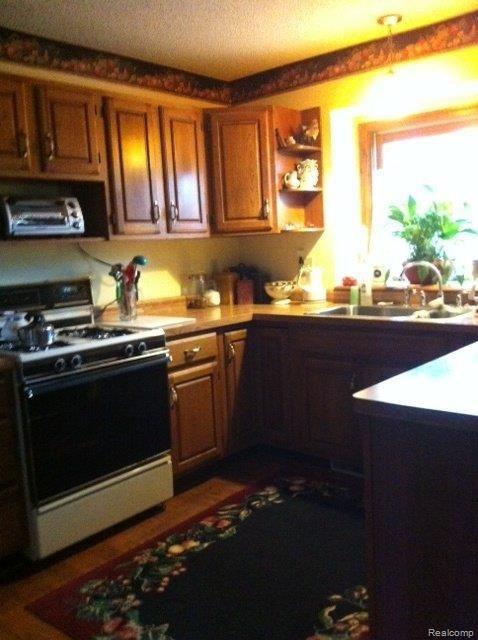 2218 Sexton Road Howell, MI 48843 - Photo 8 of 21 Kitchen.jpg