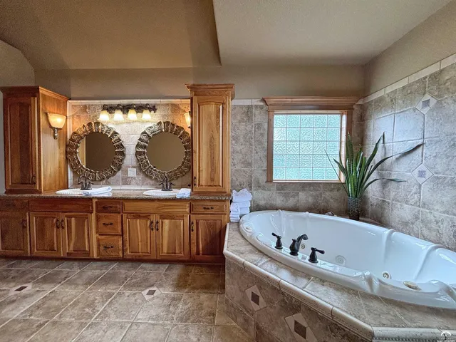 $1,395,000 | 1824 North 700 Road, Baldwin City, KS 66006