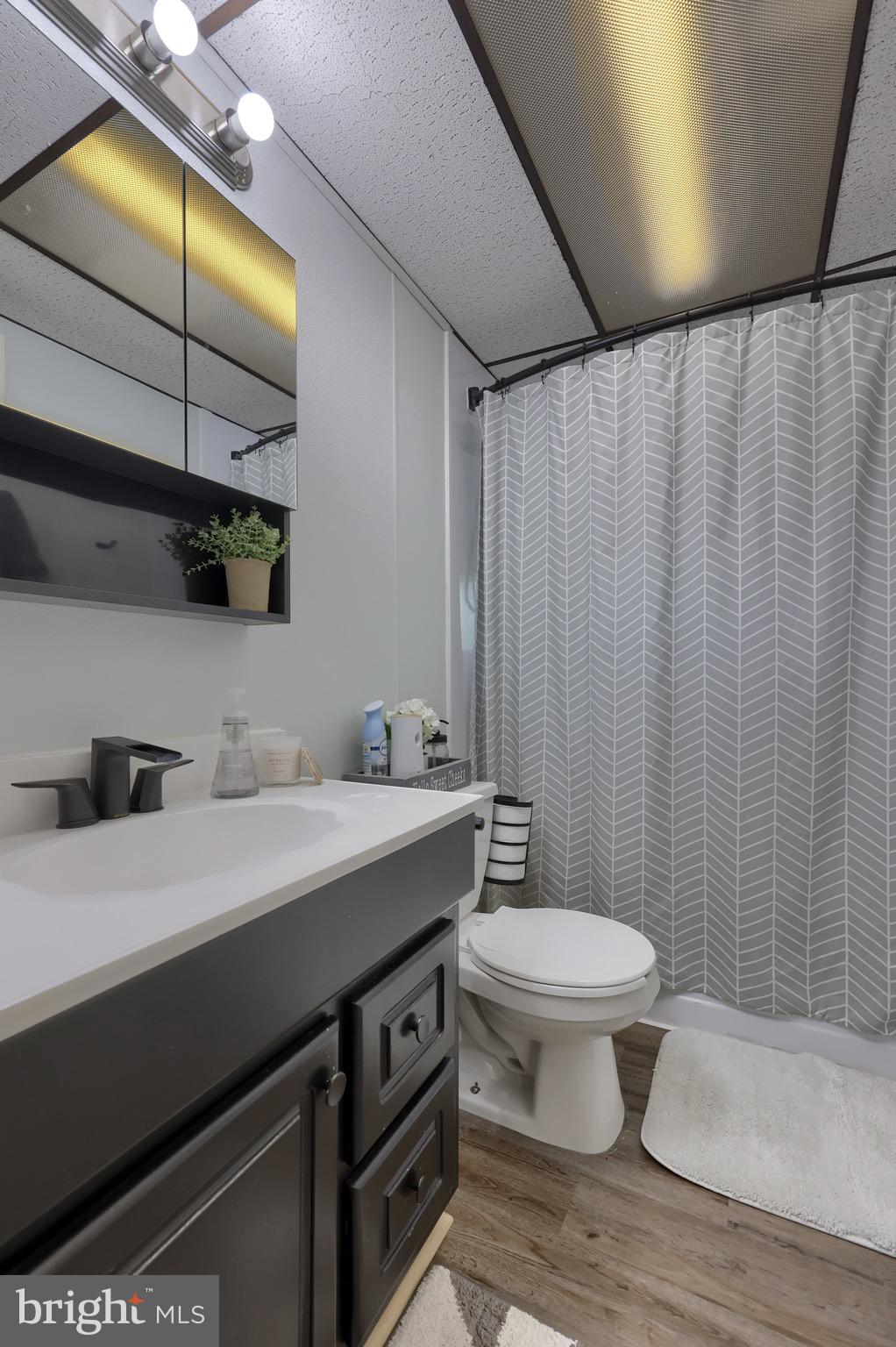 1433 Hancock Boulevard Reading, PA 19607 - Photo 28 of 30 Full Bathroom