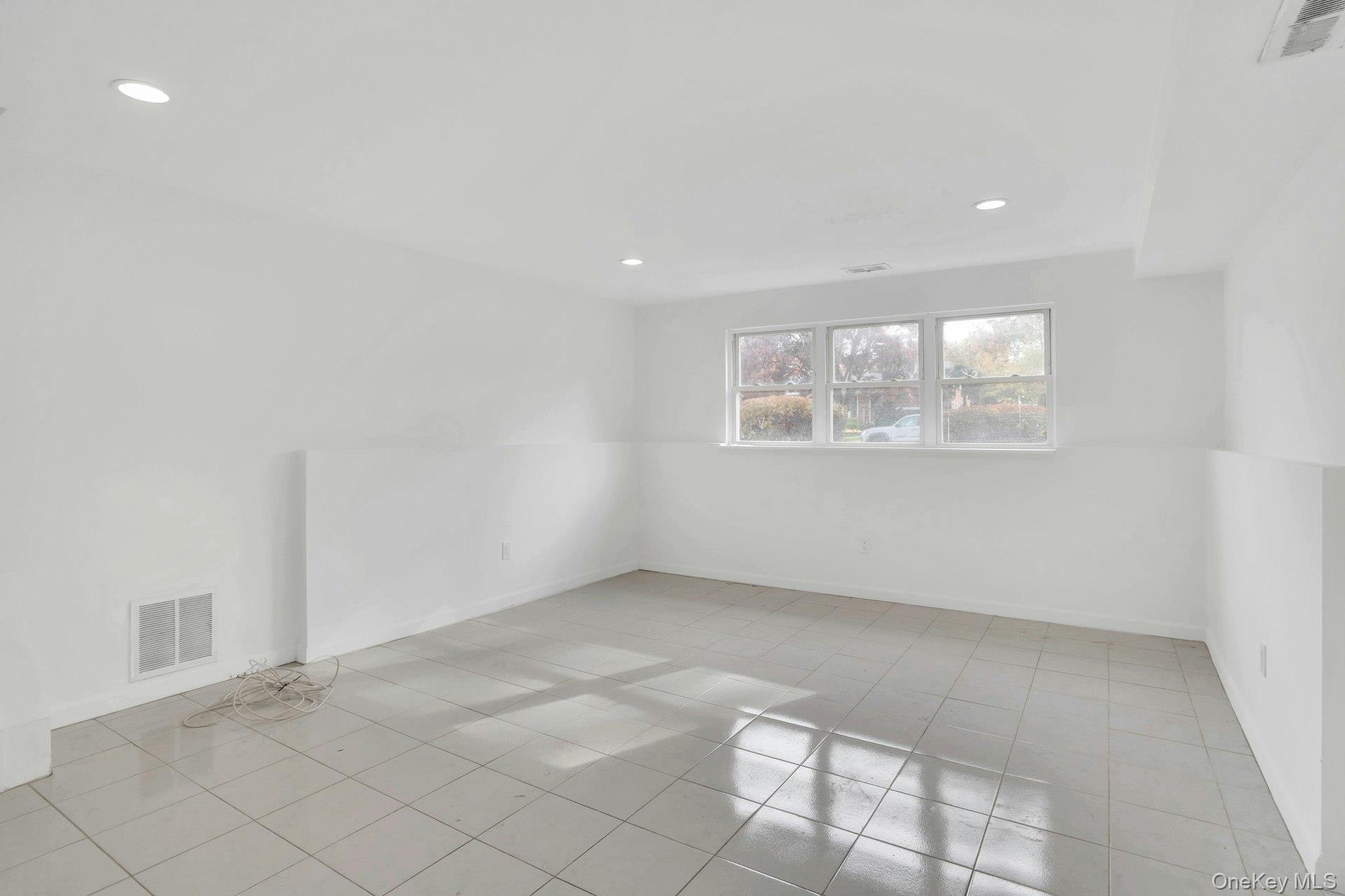 44 Delaware Avenue Commack, NY 11725 - Photo 23 of 34