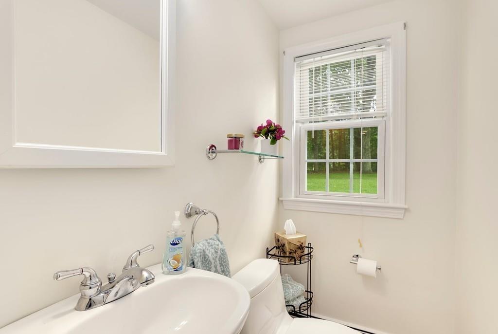 4 Campbell Road Wayland, MA 01778 - Photo 14 of 40