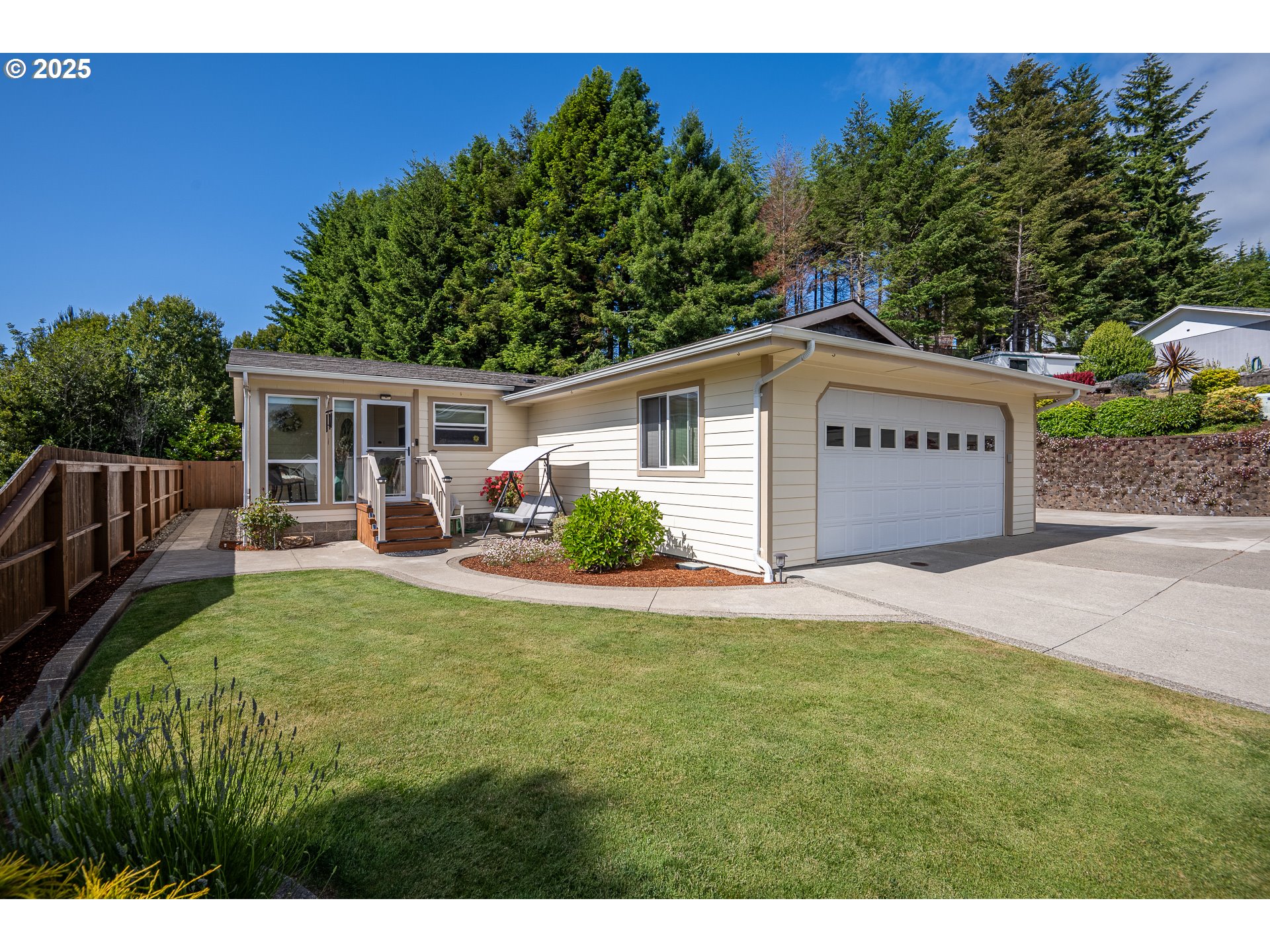 1710 Kristi Loop Lakeside, OR 97449 - Photo 3 of 43