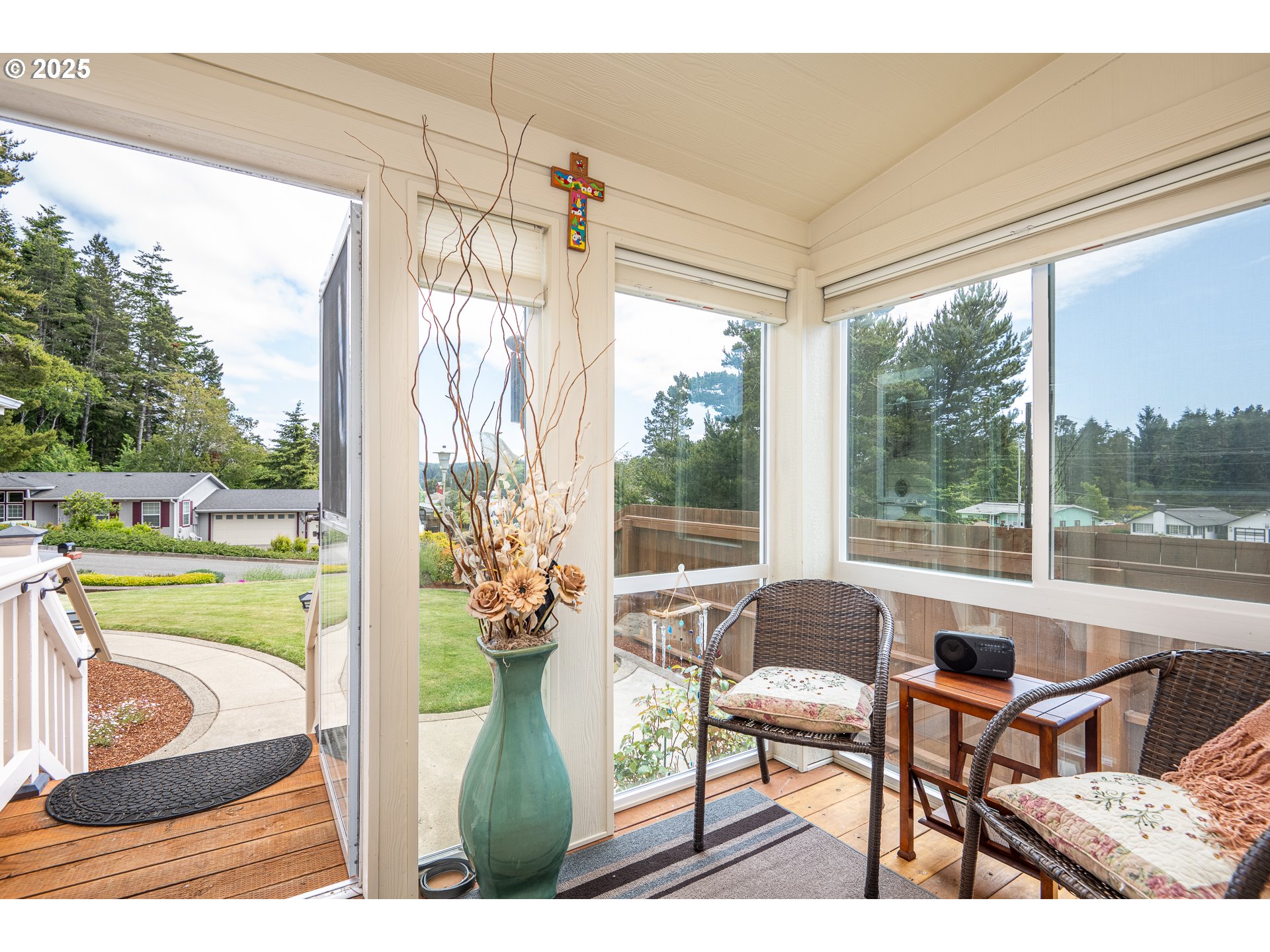 1710 Kristi Loop Lakeside, OR 97449 - Photo 6 of 43 Sun Room