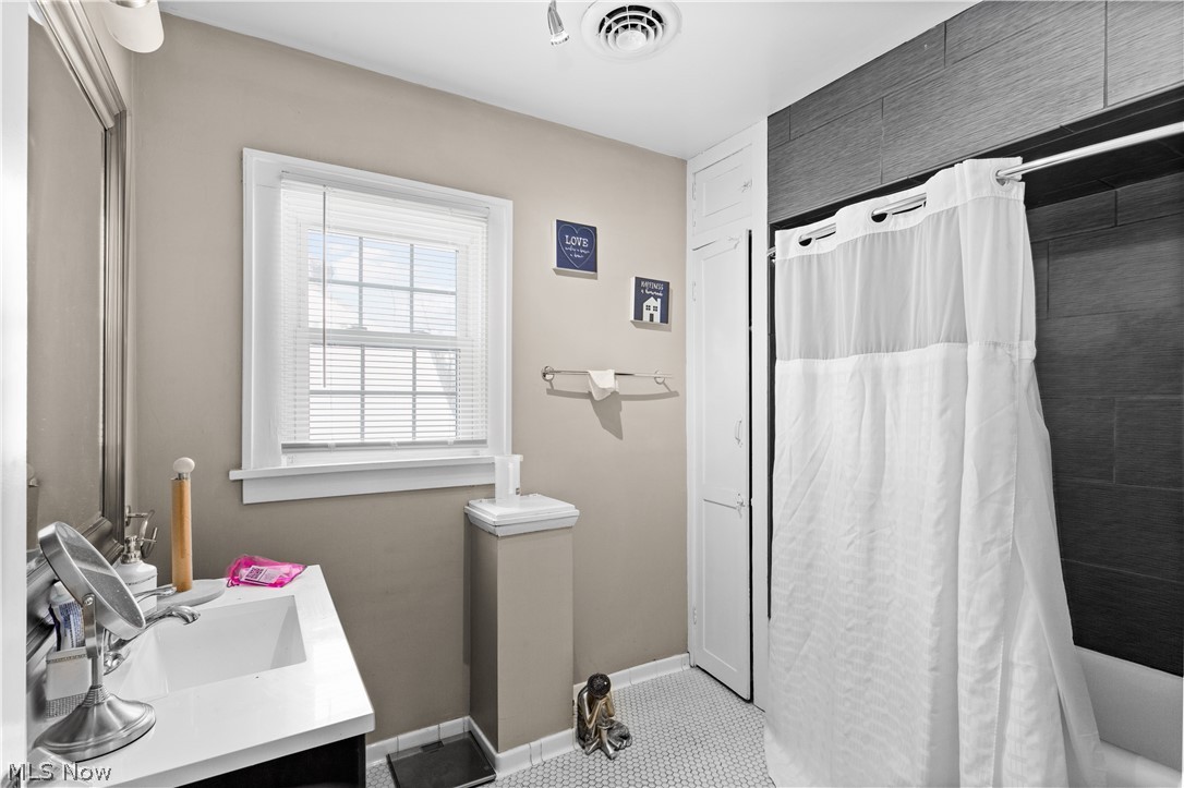 2573 South Taylor Road Cleveland Heights, OH 44118 - Photo 17 of 31