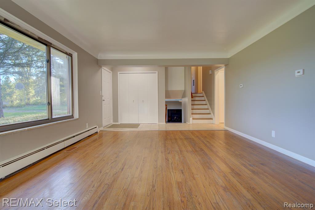 7120 Beecher Road Flushing, MI 48433 - Photo 3 of 27