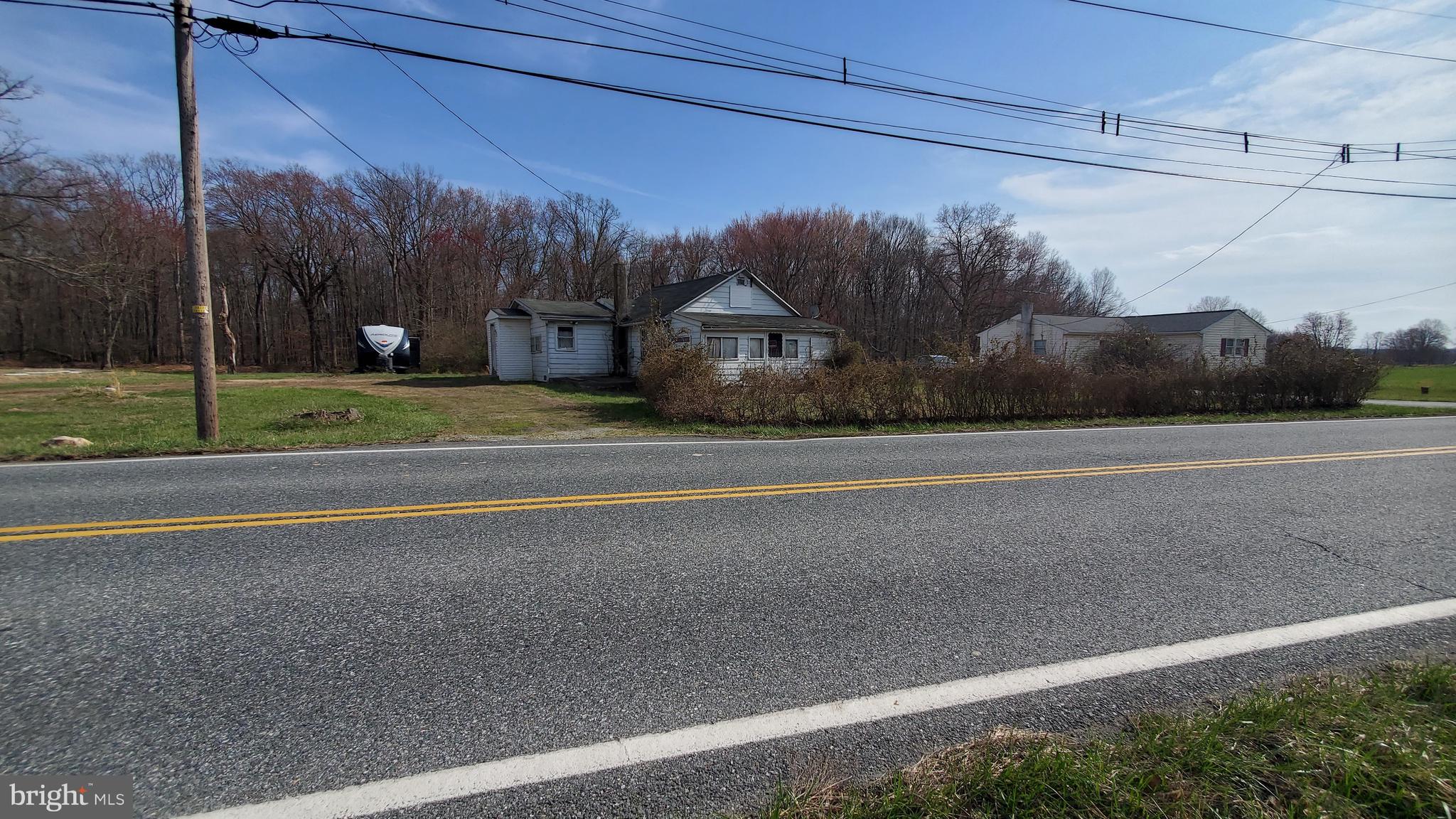 976 Warburton Road Elkton, MD 21921 - Photo 3 of 5 a view of a town with barn