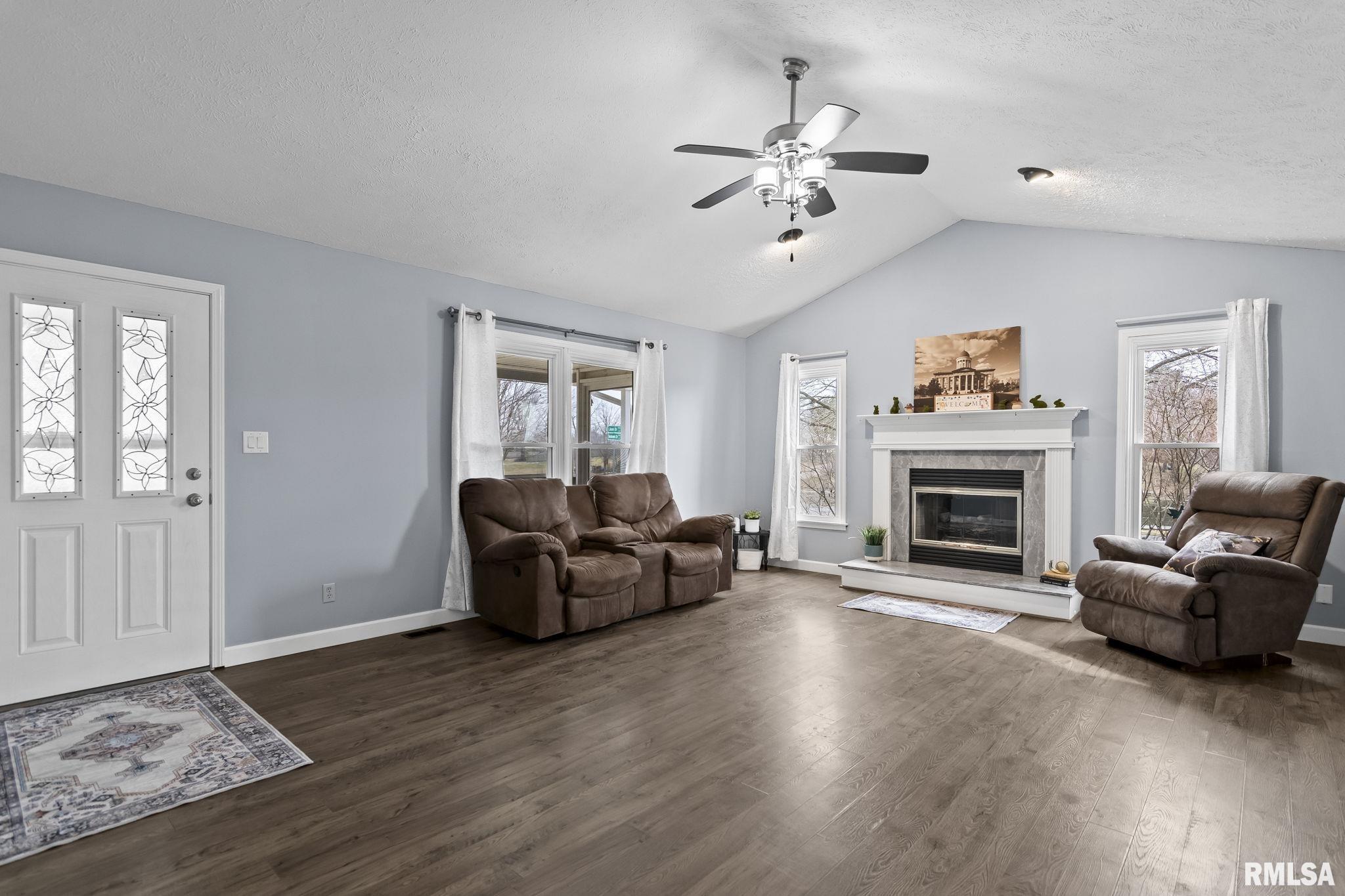 100 Tomahawk Drive Divernon, IL 62530 - Photo 3 of 33